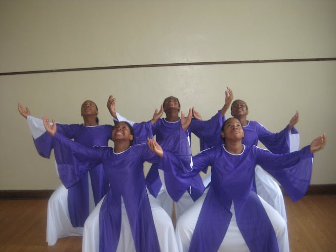 praise_dancers_youth_photo